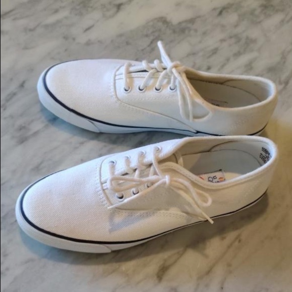 🆕 USA: White Canvas Shoes